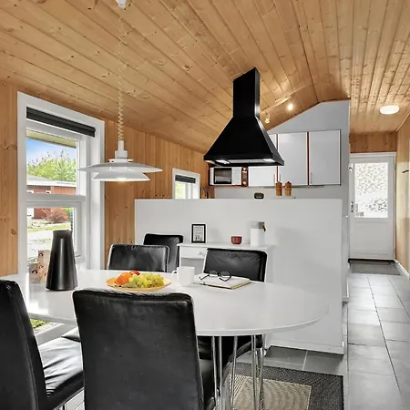 3 Bedroom Amazing In Prázdninový dům