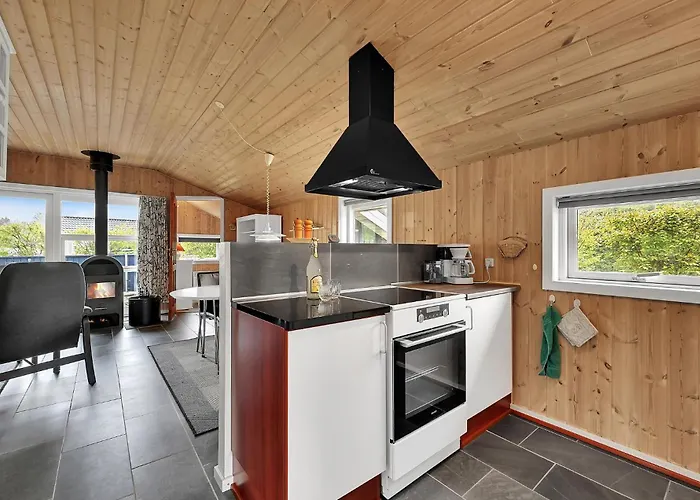 3 Bedroom Amazing In Semesterbostad *