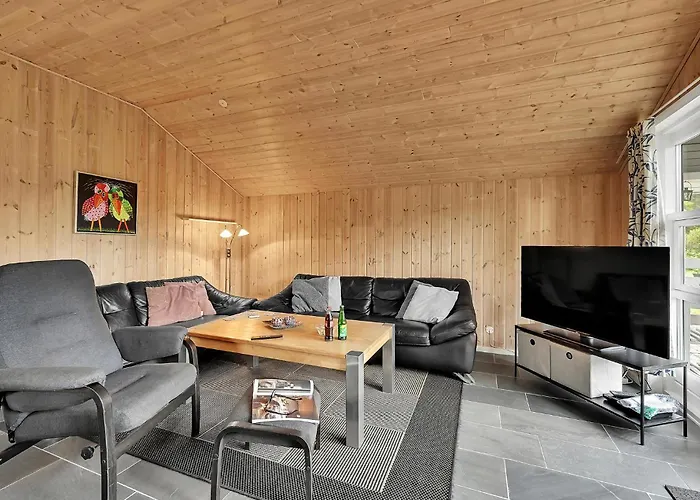 3 Bedroom Amazing In Semesterbostad *