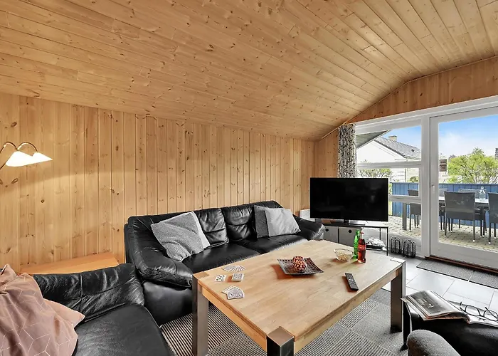 3 Bedroom Amazing In Semesterbostad