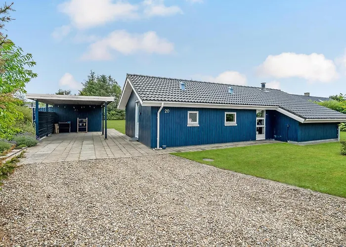 3 Bedroom Amazing In Semesterbostad *
