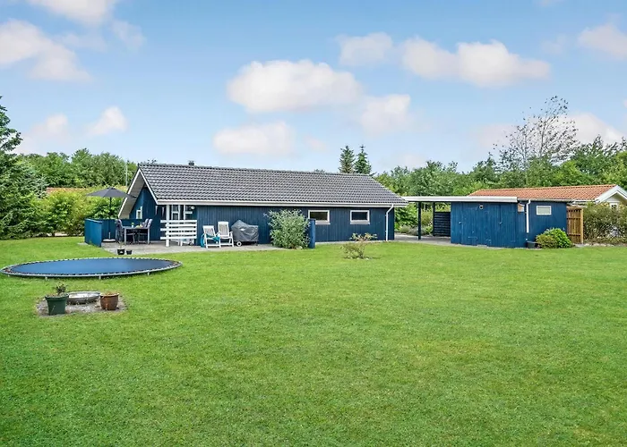 3 Bedroom Amazing In Semesterbostad *